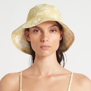 SIR the label bucket hat